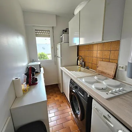 Le Yacht Club Avec Acces Et Parking Prive