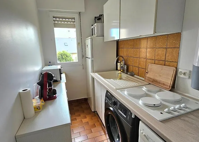 Le Yacht Club Avec Acces Et Parking Prive